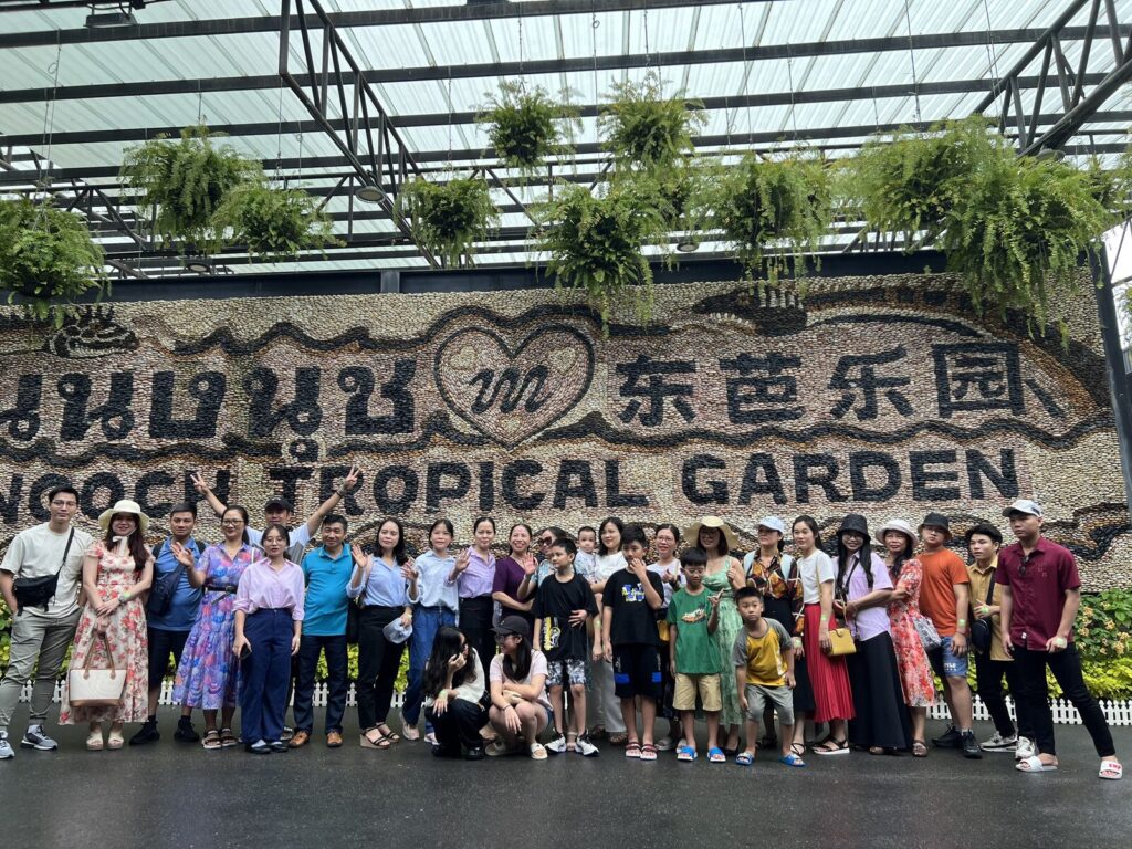 Ảnh lưu niệm tại vườn nhiệt đới Nong Nooch