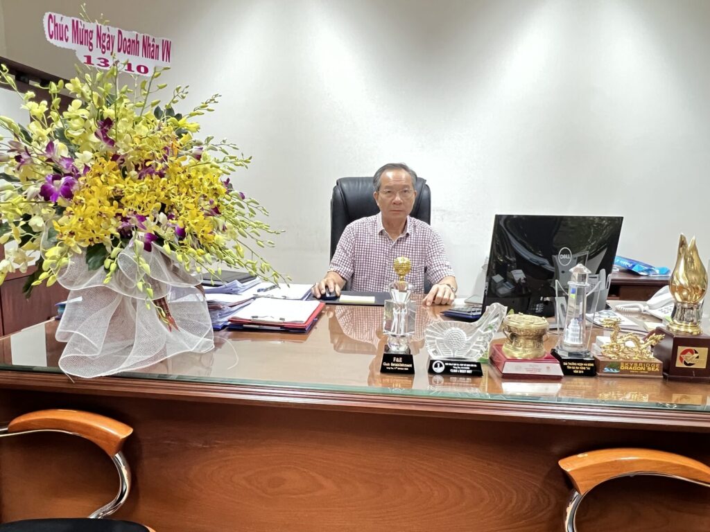 Lẵng hoa chúc mừng Ngày Doanh nhân Việt Nam 13/10