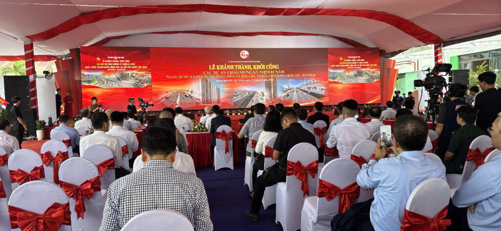Đại biểu dự buổi lễ
