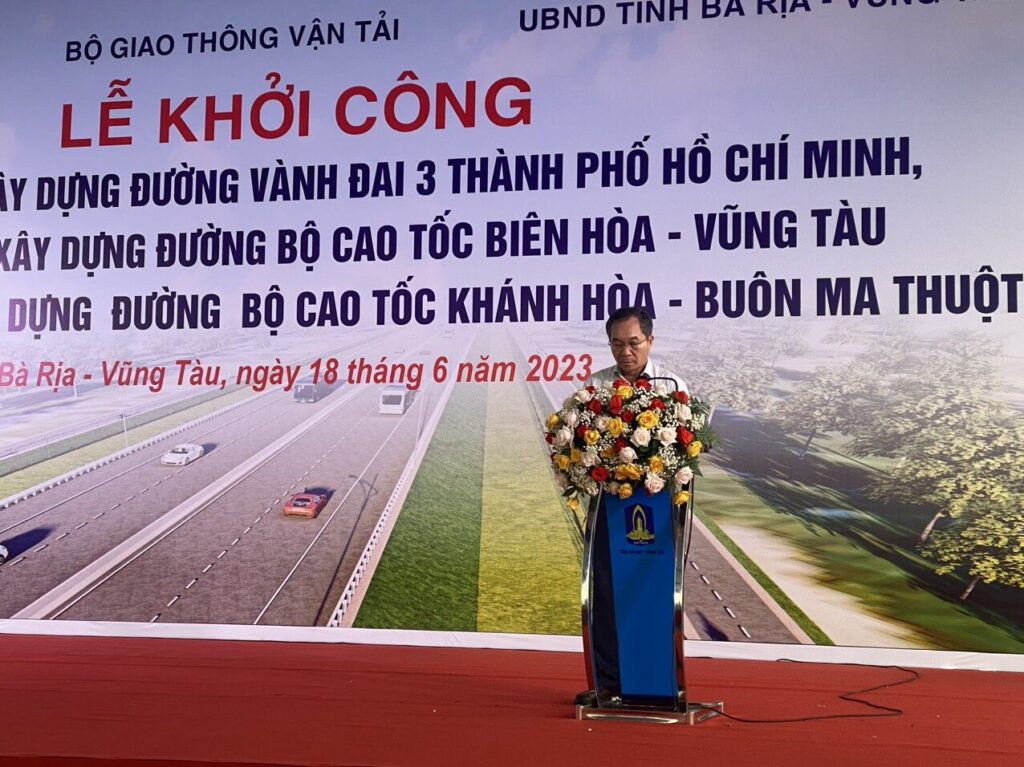 Phát biểu tại lễ khởi công