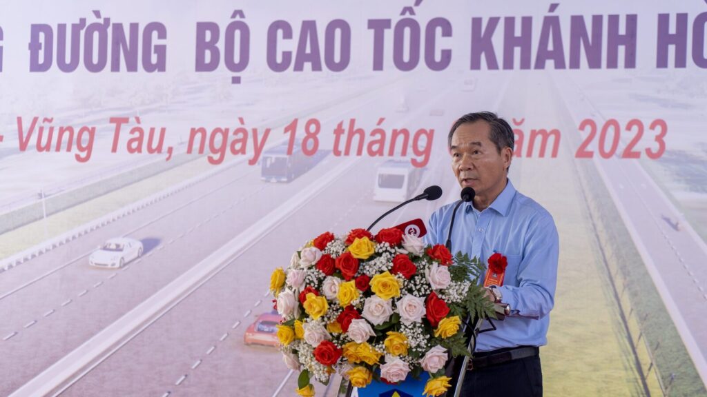 Phát biểu tại lễ khởi công
