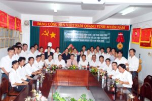 Cán bộ nhân viên trong buổi đón tiếp Chủ tịch UBND tỉnh