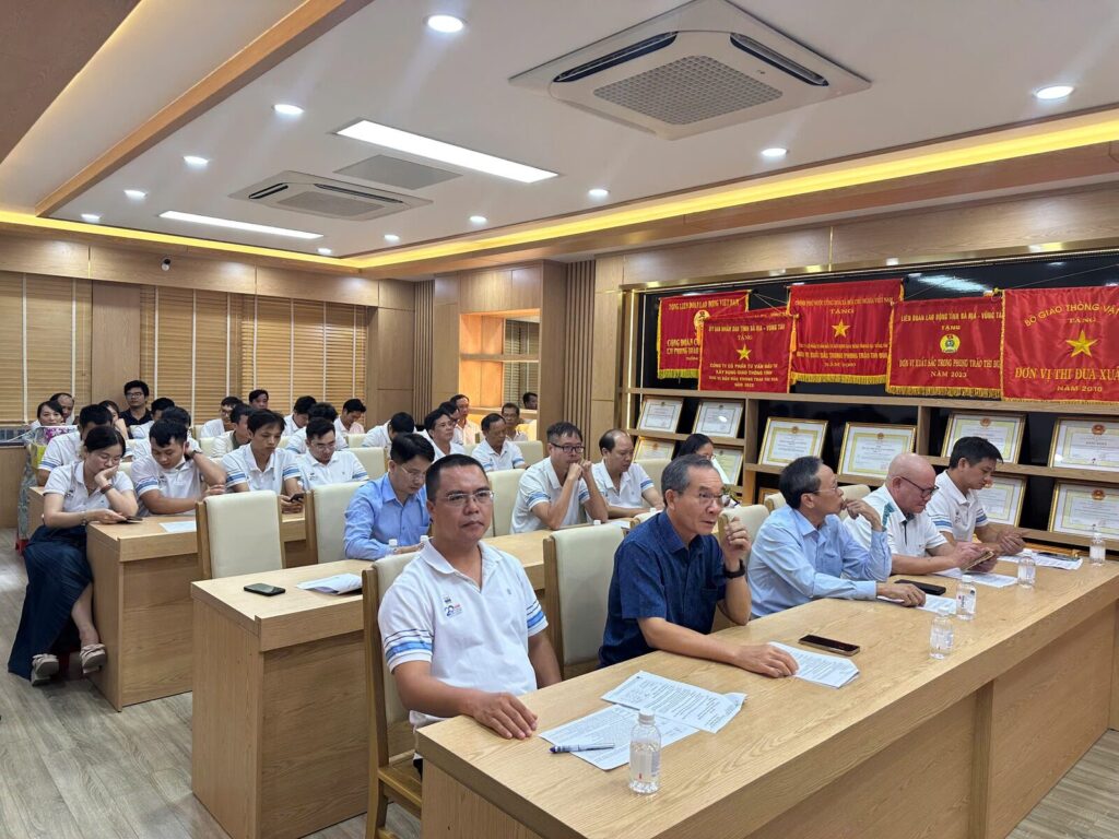 Các đại biểu dự hội nghị