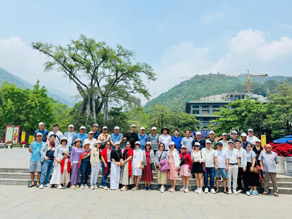 Ảnh lưu niệm của đoàn